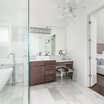 Luxury House - Heated Pool - In The Gulch - Walk Anywhere *