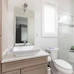 Holiday home Luxury House - Heated Pool - In The Gulch - Walk Anywhere *
