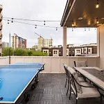 Holiday home Luxury House - Heated Pool - In The Gulch - Walk Anywhere *