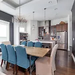 Luxury House - Heated Pool - In The Gulch - Walk Anywhere *