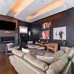 Luxury House - Heated Pool - In The Gulch - Walk Anywhere Holiday home *