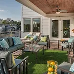 Downtown 10 Beds Game Room Hot Tub Roof Deck