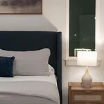 Luxury With Stunning Rooftop Views! Apartment