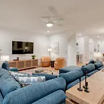 Luxury With Stunning Rooftop Views! Apartment *