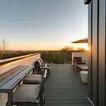 Luxury With Stunning Rooftop Views!