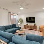 Apartment Luxury With Stunning Rooftop Views!