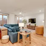 Apartment Luxury With Stunning Rooftop Views! *