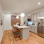 Luxury With Stunning Rooftop Views!
