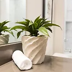 Holiday home Large Royal Townhome Beautiful Design And Rooftop *