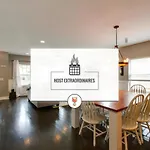 Gorgeous Downtown Pad 3 Bedroom 2.5 Bath Large Patio Holiday home *