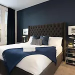 Holiday home Large Royal Townhome Beautiful Design And Rooftop