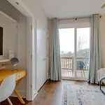 Skyline Views Romantic Fun Downtown Location *