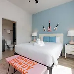 Dolly And Denim 4 Bedroom 4.5 Bath With Spacious Rooftop Nashville