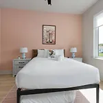 Dolly And Denim 4 Bedroom 4.5 Bath With Spacious Rooftop