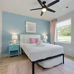 Dolly And Denim 4 Bedroom 4.5 Bath With Spacious Rooftop
