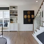 Downtown Luxury Large Townhome Lots Of Beds