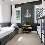 Downtown Luxury Large Townhome Lots Of Beds *