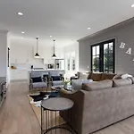 Downtown Luxury Large Townhome Lots Of Beds