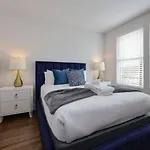 Holiday home Blue Horizon - Hot Tub - Dual Rooftop Balconies *