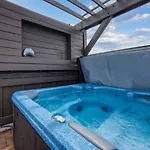 Blue Horizon - Hot Tub - Dual Rooftop Balconies *