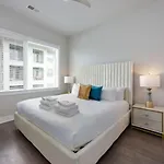 Rhythmic Retreat Rooftop Lounge 4 Bedroom 4.5 Bath *
