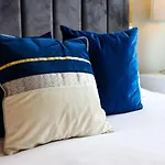 Rhythmic Retreat Rooftop Lounge 4 Bedroom 4.5 Bath Nashville