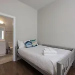 Rhythmic Retreat Rooftop Lounge 4 Bedroom 4.5 Bath Holiday home *