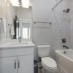 Rhythmic Retreat Rooftop Lounge 4 Bedroom 4.5 Bath * Nashville