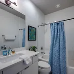 Holiday home Luxury Double Townhomes With Two Huge Sky Rooftops *