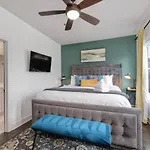 Luxury Double Townhomes With Two Huge Sky Rooftops *