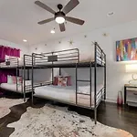 Holiday home Luxury Double Townhomes With Two Huge Sky Rooftops *