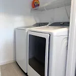 Perfect Sleep 20 Downtown 10 Queen Beds Holiday home *