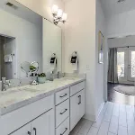 5 Mins To Belmont And Vandy, Rooftop Deck, Garage, 4 Bedroom With Rooftop And Grill, 10 Mins To Broadway, Perfect For Groups, 24 Hour Hospitality, Also Available For Long Term Nashville