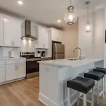 Classy, Cozy, Close To Downtown