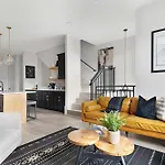The Laredo - Beautifully Designed With Rooftop Patio