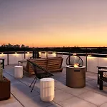 Dreamy Condo With Fireplace, Rooftop, Gym, Parking, Sleeps 5 With King Bed, Sleeper Sofa, Hidden Bunk, Shared Rooftop And Gym, Free Dedicated Parking, Minutes To Broadway, Five Points & Grand Ole Opry, 24 Hr Hospitality