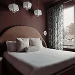 Dreamy Condo With Fireplace, Rooftop, Gym, Parking, Sleeps 5 With King Bed, Sleeper Sofa, Hidden Bunk, Shared Rooftop And Gym, Free Dedicated Parking, Minutes To Broadway, Five Points & Grand Ole Opry, 24 Hr Hospitality