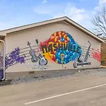 Barbie Dream Condo - Near Restaurants, Coffee And Bar