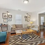 Historic Family *walk To Bars & Restaurants* Holiday home