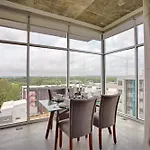 5m636- Views With Floor To Ceiling Windows Nashville