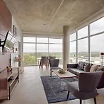 5m636- Views With Floor To Ceiling Windows Nashville