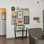 Looby Location- Charming 3br 10 Min To Downtown *
