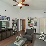 Holiday home Looby Location- Charming 3br 10 Min To Downtown