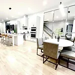 Studio C On Music Row, 4 Min Broadway