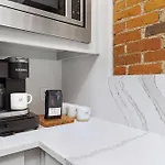 French\'S Luxury Condo - Steps From Broadway