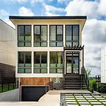 A Spacious With Amazing Views And Elevated Outdoor Spaces * Nashville
