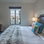 121 Floor 3 Buyout By Avantstay Entire Third Floor Buyout Of 121 Sleeps 18