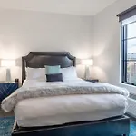 121 Floor 3 Buyout By Avantstay Entire Third Floor Buyout Of 121 Sleeps 18 Apartment