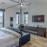 121 Floor 3 Buyout By Avantstay Entire Third Floor Buyout Of 121 Sleeps 18 Nashville