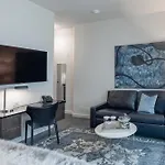 121 Floor 3 Buyout By Avantstay Entire Third Floor Buyout Of 121 Sleeps 18